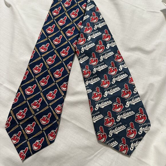 2 RM SPORT CLEVELAND INDIANS MLB PATTERN NECK TIES 1995 1996 100% Silk Tie - Picture 15 of 16